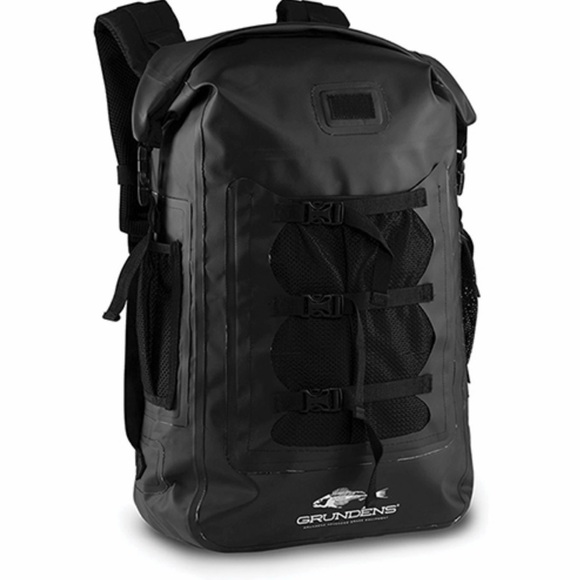 Grundéns BACKPACK 30 LITER RUM RUNNER BLACK